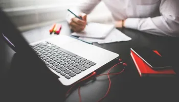 L'amour au travail en GIF